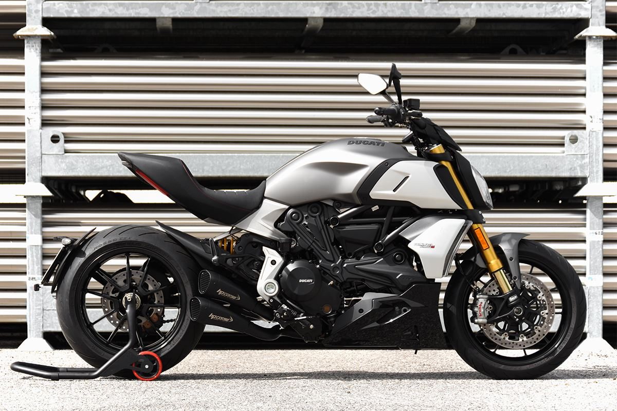 HYDROFORM SHORT R BLACK|マフラー装着車両・全体