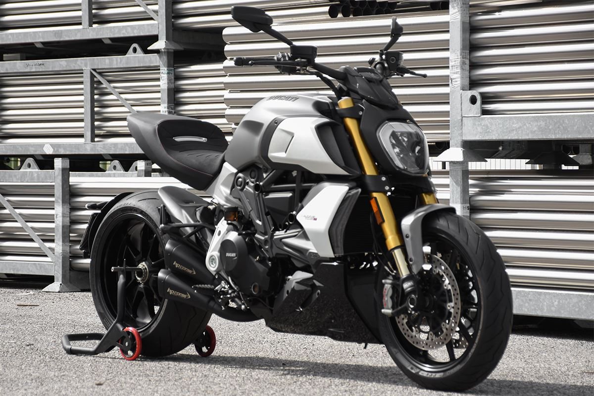 HYDROFORM SHORT R BLACK|マフラー装着車両・全体