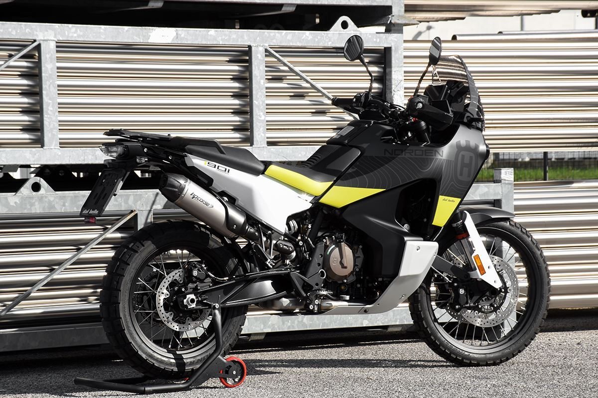 SP-1 CARBON SHORT TITANIUM｜マフラー装着車両・全体