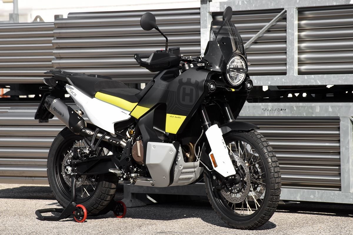 SP-1 CARBON SHORT TITANIUM｜マフラー装着車両・全体
