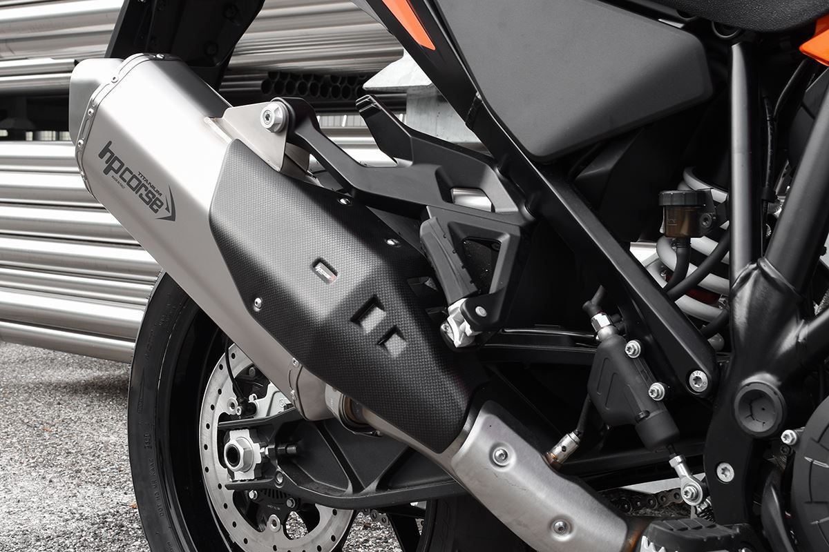 4-TRACK RR TITANIUM|マフラー装着車両・部分